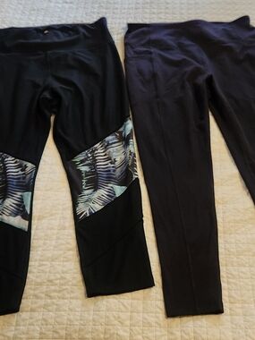 Lot Of 2 Black Athletic Leggings with Tropical Print Panel SIZE xl